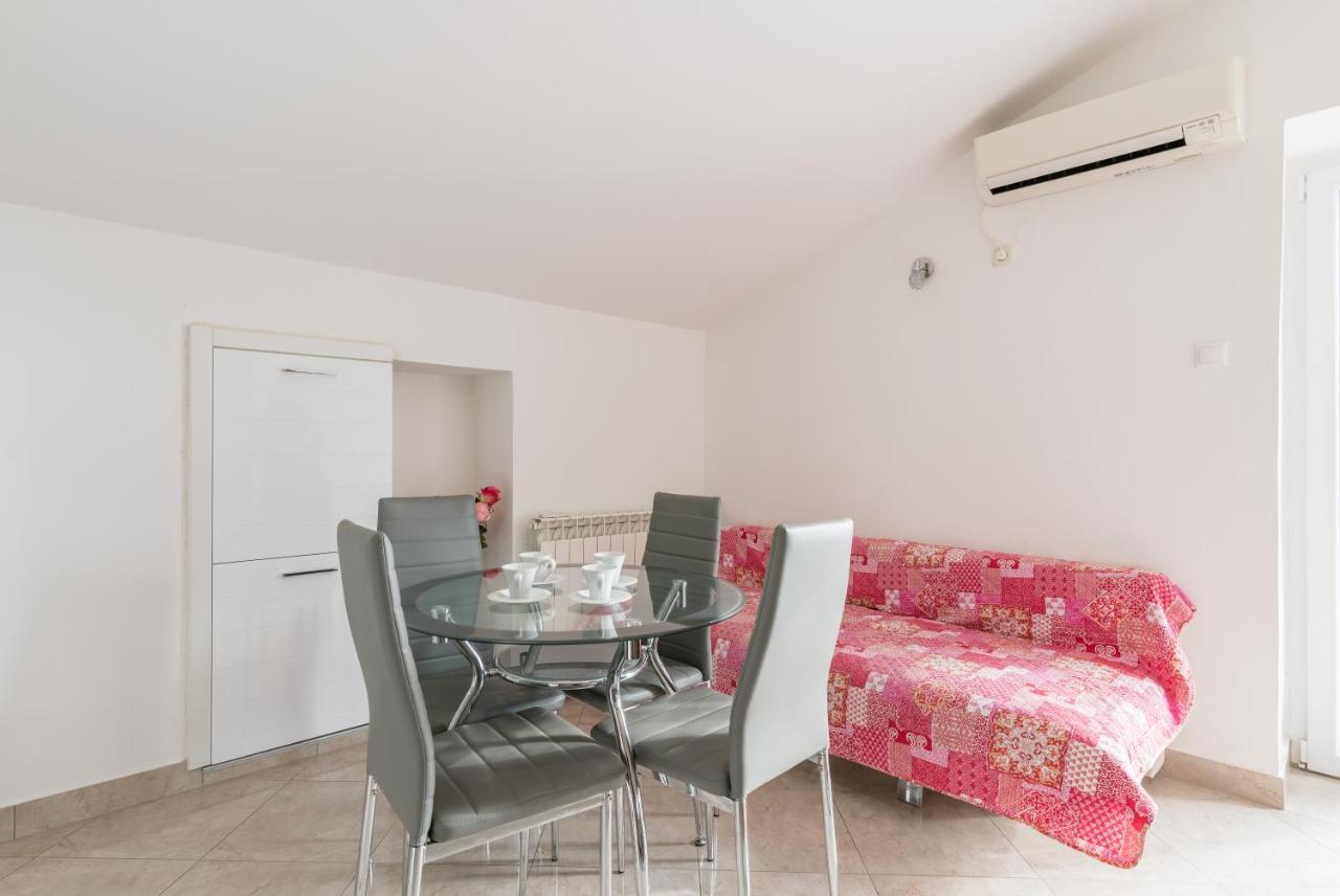 מאלינסקה Apartments Vila Dk מראה חיצוני תמונה