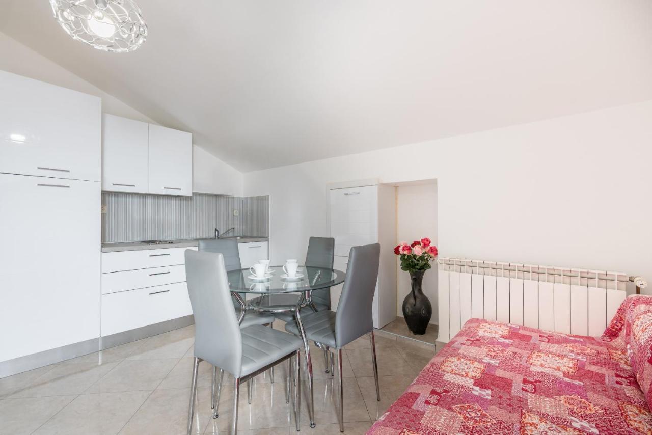 מאלינסקה Apartments Vila Dk מראה חיצוני תמונה